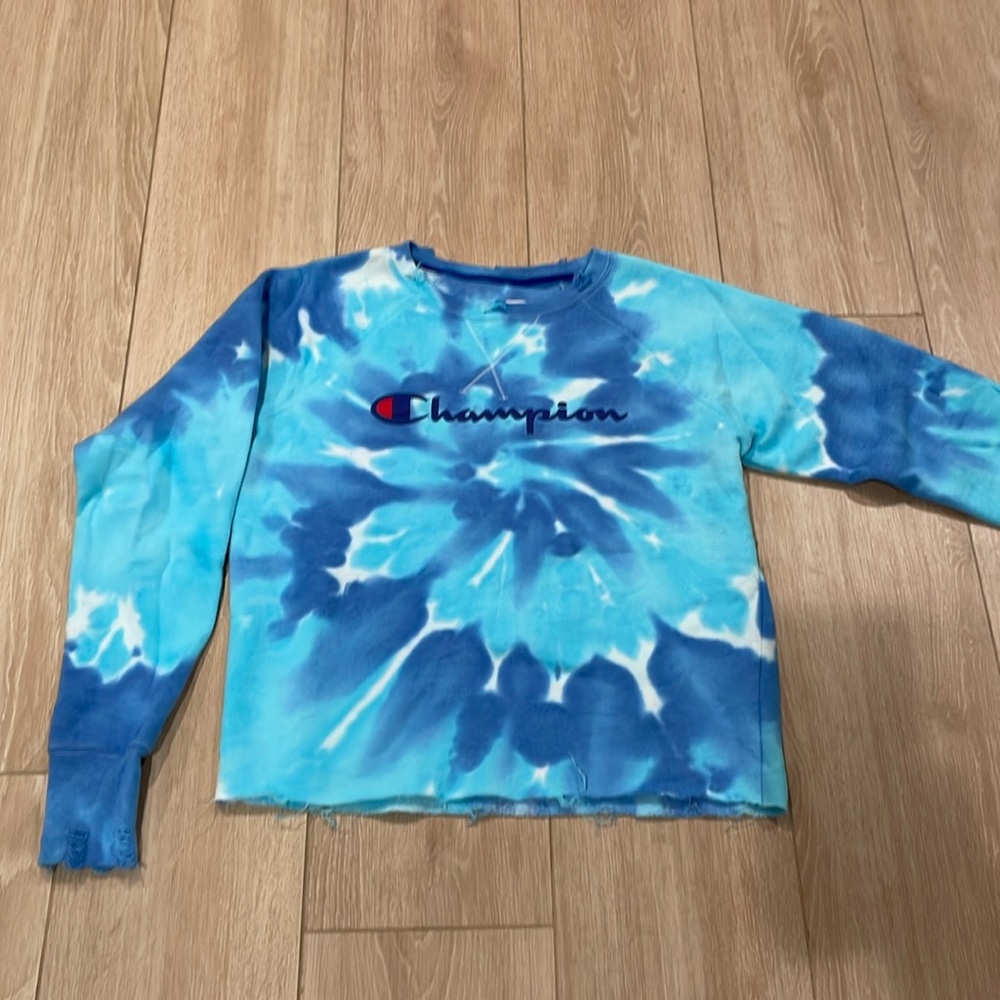 Champion crew neck distressed crop tie dye sweatshirt size M